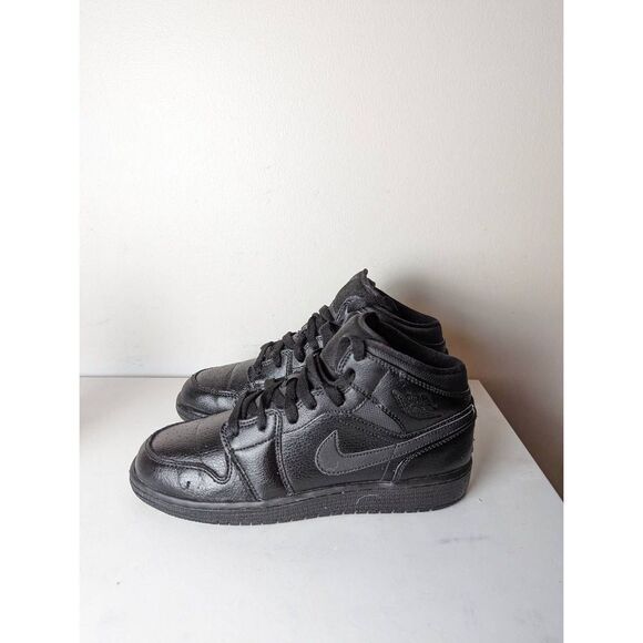 NIKE Air Jordan 1 Mid GS 'Triple Black' GS Size 5.5Y - Picture 2 of 10